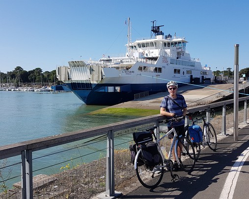 Cycle Tour of the Gironde A 3 day cycle tour around the Gironde estuary.. Day1: Up to Pointe de Grave and across on the Ferry to Royan. Then down...